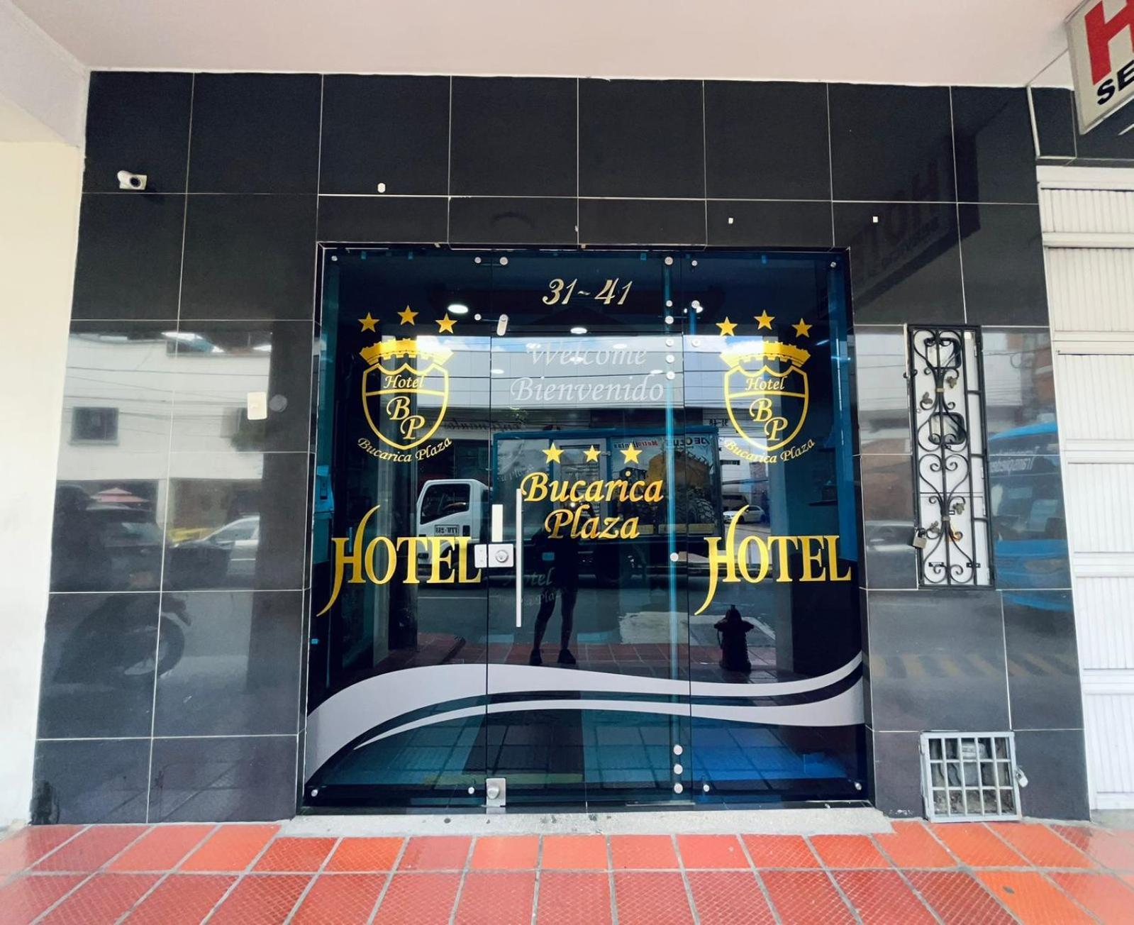 Hotel Bucarica Plaza ブカラマンガ エクステリア 写真