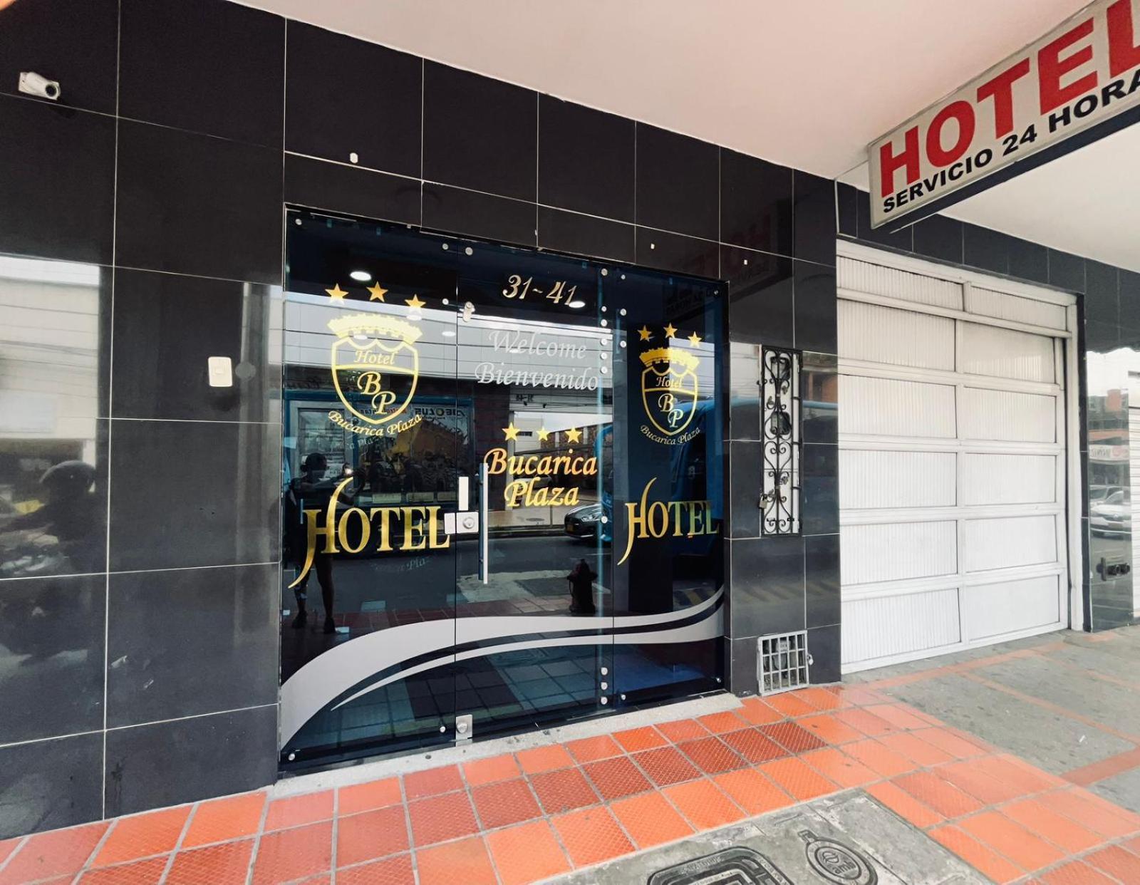 Hotel Bucarica Plaza ブカラマンガ エクステリア 写真