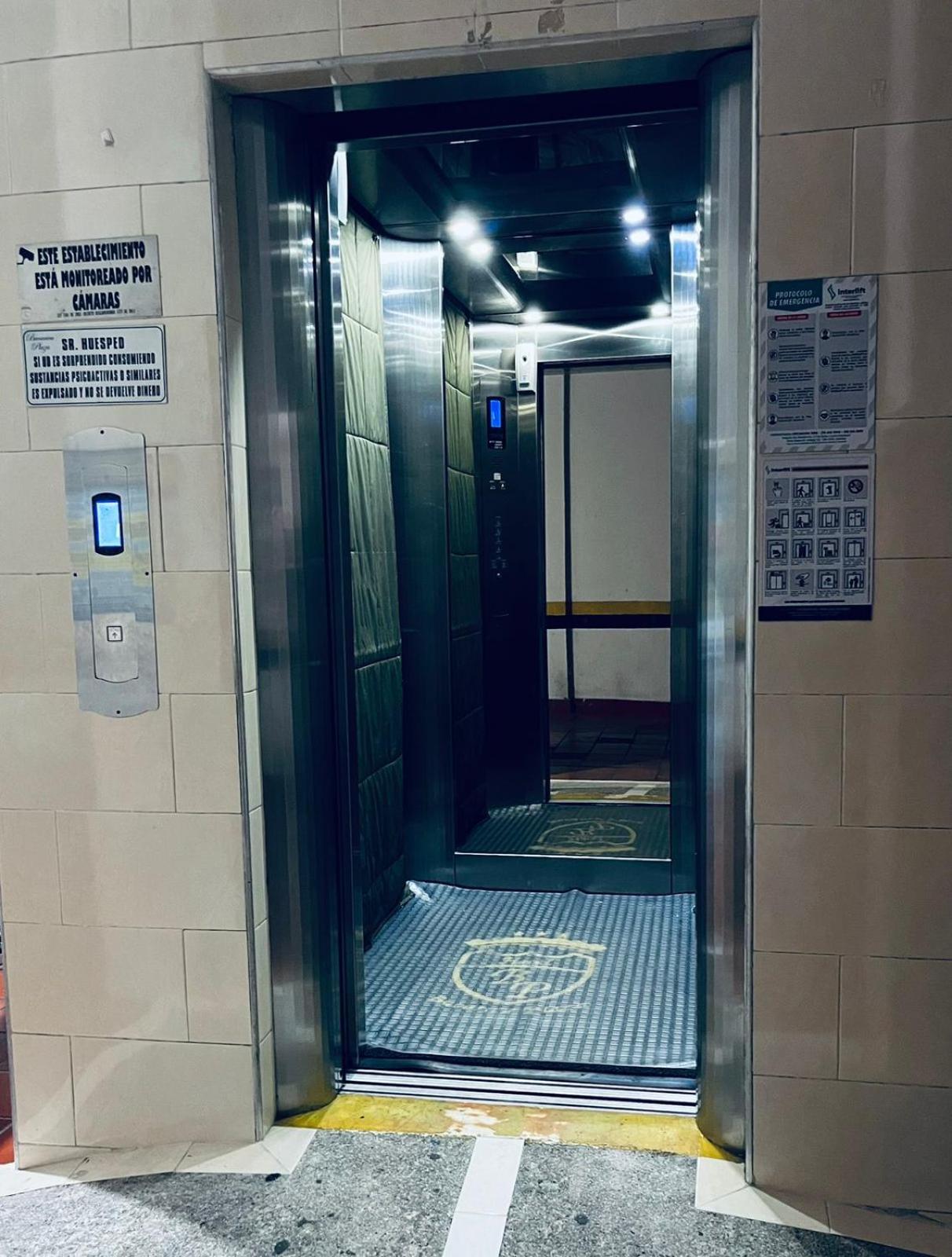 Hotel Bucarica Plaza ブカラマンガ エクステリア 写真