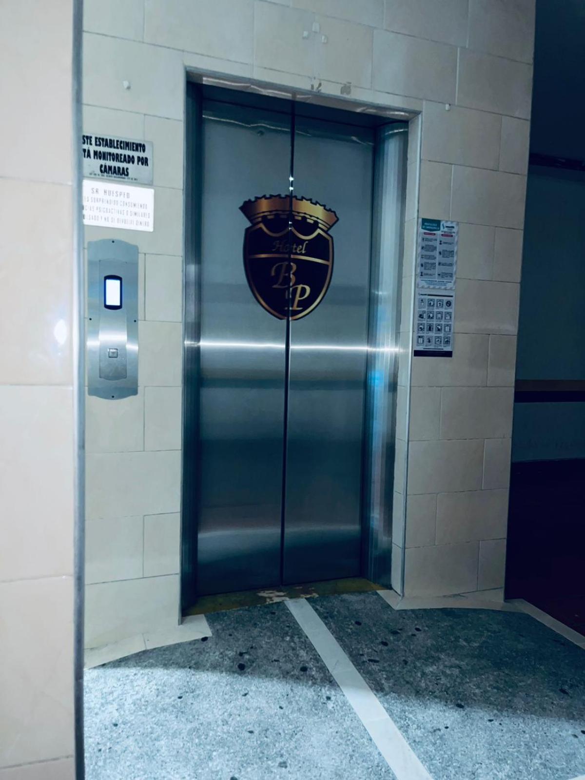 Hotel Bucarica Plaza ブカラマンガ エクステリア 写真